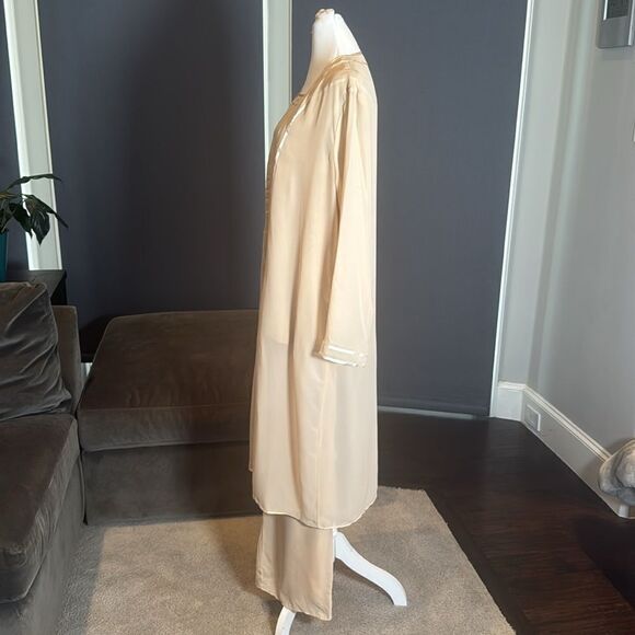 Women’s Chiffon 3 Piece PantSuit Long Jacket
Ribbon Detail Size 14 NWOT - Picture 6 of 14